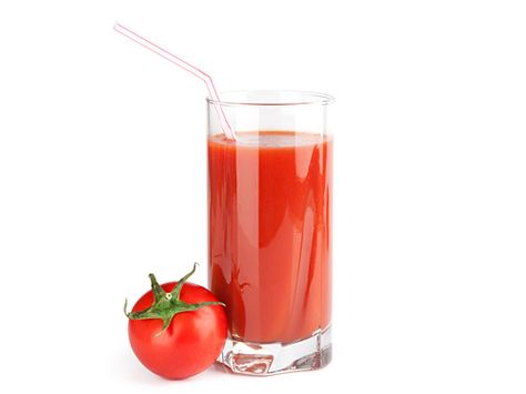 Fresh and Healthy Tomato Juice Fresh Tomato Juice Recipe, Homemade V8 Juice, Breakfast Juicing Recipes, Canning Tomato Juice, Homemade Tomato Juice, Tomato Smoothie, Tomato Juice Recipes, Health Benefits Of Tomatoes, Juices To Make