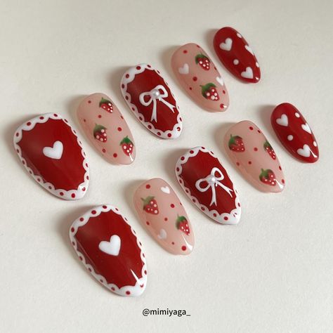 Nailart Ideas Simple, Strawberry Nails Ideas, Nail Inspo Strawberry, Cute Nails Kawaii, Red Nails Strawberry, Strawberry Valentines Nails, Cute Nails Strawberry, Chocolate Covered Strawberries Nails, Strawberry Nails Aesthetic