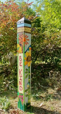 Peace Pole Diy, Garden Art Poles, Painted Posts, Totem Ideas, Peace Poles, Peace Pole, Peace Garden, Garden Totem, Money Art