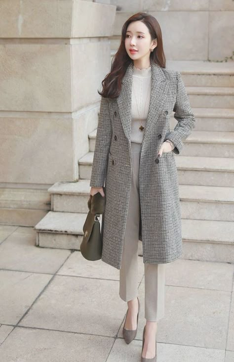 Winter Outfits Korean, Korean Winter Outfits, Professional Wardrobe Essentials, Lawyer Outfits, Korean Winter, Lawyer Outfit, Corporate Chic, Professional Wardrobe, Korean Fashion Women