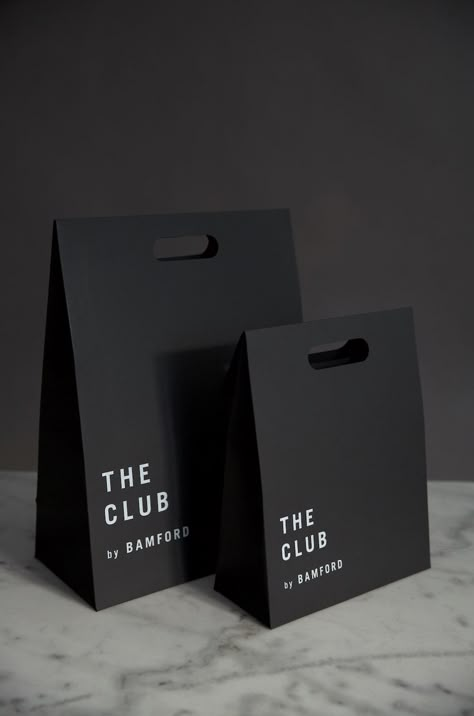 Luxury Black Packaging Design, Party Favors Business, Packaging Bags Ideas, Conference Gift Bag Ideas, Luxury Paper Bag Design, Luxury Clothing Packaging, Luxury Fashion Packaging, Prada Packaging, Small Business Packing