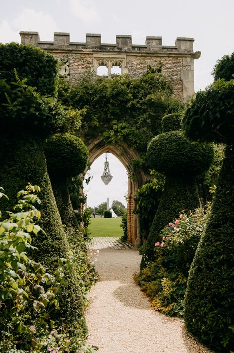 Euridge Manor summer wedding - London Wedding Photographer Manor House Wedding Reception, Outdoor Wedding Uk, Uk Countryside Wedding, English Wedding Venues, Euridge Manor Wedding, Manor Wedding Decor, British Countryside Wedding, Estate Wedding Aesthetic, English Countryside Wedding Aesthetic