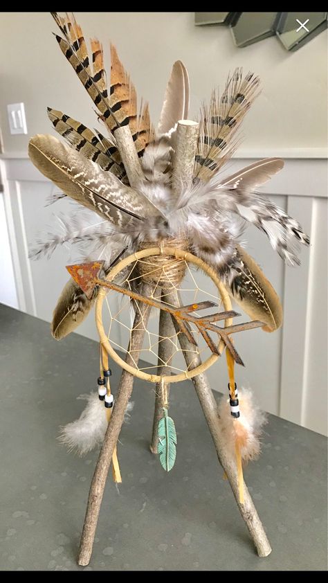 Teepee table centerpiece add candles Tee Pee Centerpiece, Pocahontas Birthday Party, Native American Wedding, Metal Patina, Native American Decor, Outside Decor, Tee Pee, American Theme, Indian Party