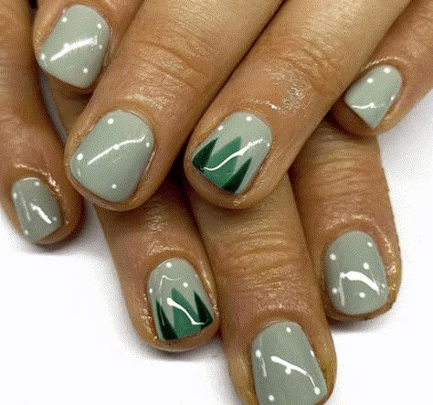 December Gel Nails Simple, Christmas Nails 22, Thanksgiving Nails Short Natural, Early Holiday Nails, Nails Dip Christmas, Colorful Christmas Nail Designs, Non Christmas Nails, Not So Christmas Nails, Christmas Manicure Short Nails