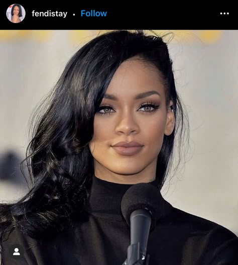 Rihanna Makeup, Rihanna Hairstyles, Rihanna Looks, Celebrity Makeup Looks, Brown Skin Makeup, Closure Wigs, Makeup For Black Women, Natural Makeup Looks, Celebrity Makeup