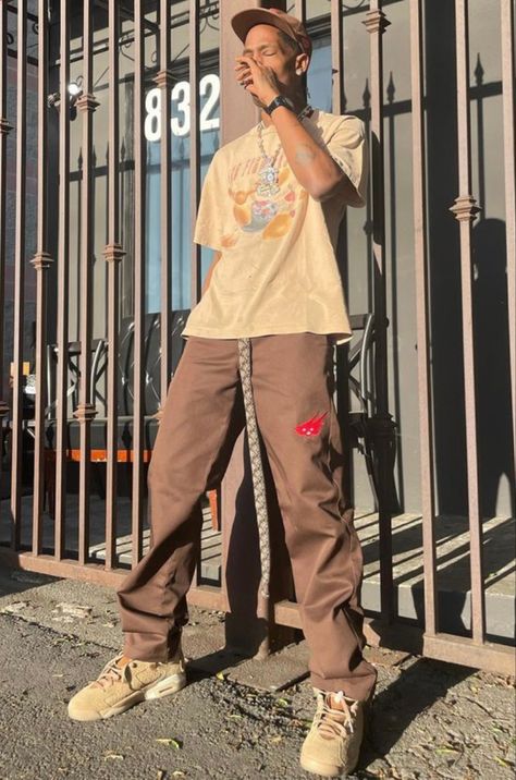 Jordan 6 Travis Scott Outfit, Jordan 6 Outfit Men, Travis Scott Outfits Ideas, Khaki Outfit Men, Beige Shoes Outfit, Travis Scott Clothing, Beige Streetwear, Jordan 6 Travis Scott, Casual Shirts Outfit