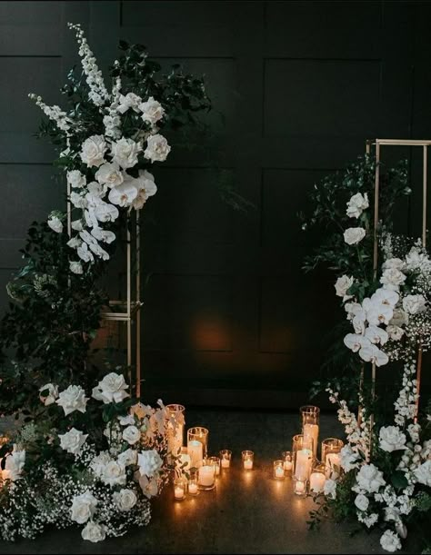 2023 Wedding Backdrop, Asymmetrical Floral Arch Wedding, Modern Wedding Altar Ideas, Wedding Black Backdrop, Black Wedding Backdrop Ceremony, Black And White Ceremony Backdrop, Art Deco Wedding Ceremony, Elegant Wedding Arch Ideas, Split Arch Wedding