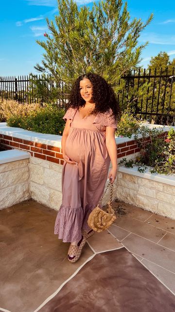 Maternity Church Outfit, Cute Pregnant Outfits, Plus Size Pregnancy Outfits, Maternity Gown Styles, Stylish Pregnancy Outfits, Cool Pregnancy Outfits, Stylish Maternity Wear, Pregnancy Gown, Pregnacy Fashion