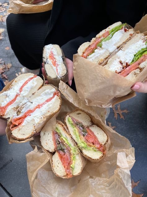 Best Bagel And Coffee Nyc, New York Bagel Sandwich, Coffee Shops Nyc, New York Aesthetic Food, New York Bagels Aesthetic, New York Sandwiches, Nyc Bagel Aesthetic, Bagel New York, Everything Bagel Cream Cheese