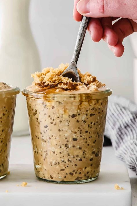 Looking for a yummy coffee overnight oats recipe? Try this brown sugar shaken espresso overnight oats recipe inspired by Starbucks' latest drink! Brown Sugar Espresso Overnight Oats, Shaken Espresso Overnight Oats, Brown Sugar Shaken Espresso Overnight Oats, Mush Overnight Oats Copycat, Brown Sugar Overnight Oats, Coffee Overnight Oats, Brown Sugar Shaken Espresso, 3 Ingredient Recipes, Overnight Oats Recipe