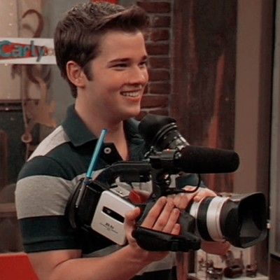 Freddie Icarly, Icarly Characters, Isfj Characters, Freddy From Icarly, Sam Puckett, Freddie Benson, The Owl House Amity, Owl House Amity, Nathan Kress