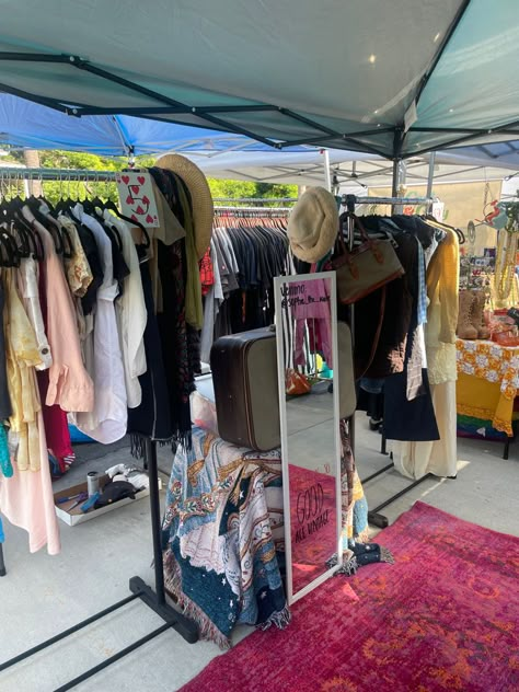 Ace.vntg Flea Market Booth Display Ideas Thrift Stores, Vendor Booth Clothing Rack, Flea Market Clothes Display, Aesthetic Garage Sale, Fill A Bag Sale, Flea Market Set Up Ideas Display, Flea Market Clothing Booth Ideas, Flea Market Vendor Booth Ideas, Pop Up Clothing Shop