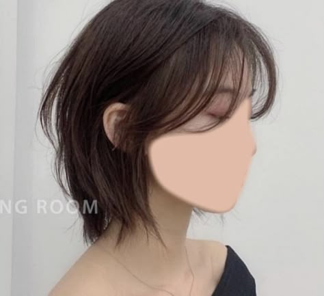 Short Hairstyles For 2024, Short Hair Layers With Bangs, Wolfcut With Bangs Short, Japanese Medium Hair, Asian Medium Hair, Short Hairstyle Asian Women, Wolfcut Short Hair With Bangs, Japanese Haircut Medium, Japanese Short Haircut