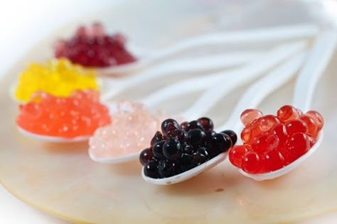 HOW TO MAKE FRUIT PEARLS | Source Food Balsamic Caviar, Fruit Caviar, Balsamic Pearls, Gastronomy Recipes, Molecular Gastronomy Recipes, Caviar Recipes, Chef Tools, Fruit Puree, Molecular Gastronomy