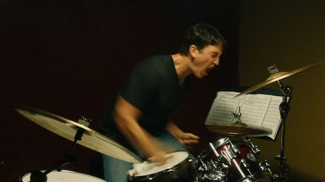 Whiplash Whiplash Wallpaper, Obsessed Artist, Whiplash Movie, Damien Chazelle, Film Shots, Miles Teller, Film Journal, Movie Shots, Whiplash