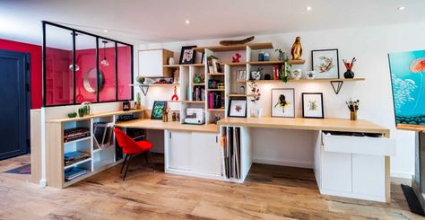 S'aménager un atelier d'artiste à la maison - Compagnie des Ateliers Rangement Art, Mirror Design, Home Staging, Corner Desk, Decor Inspiration, Loft Bed, Desk, Couture, Bed