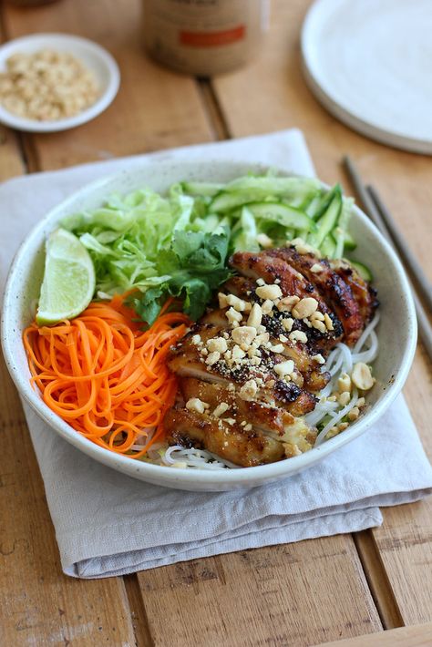 Lemongrass Chicken Vermicelli Noodle Bowls Pork Vermicelli, Bun Thit Nuong, Vermicelli Bowl, Lemon Grass Chicken, Heaven In A Bowl, Chicken Vermicelli, Vermicelli Salad, Vietnamese Grilled Pork, Lemongrass Paste