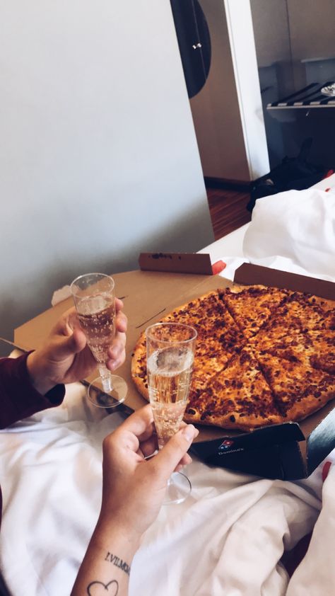 #pizza #cozy #date #couple #couplegoals #champagne Couple Eating Pizza Aesthetic, Date Night At Home Aesthetic, Night At Home Aesthetic, 99 Percent Mine, Pizza And Champagne, The Deal Aesthetic, Deal Aesthetic, Pizza Date Night, Pizza Couples