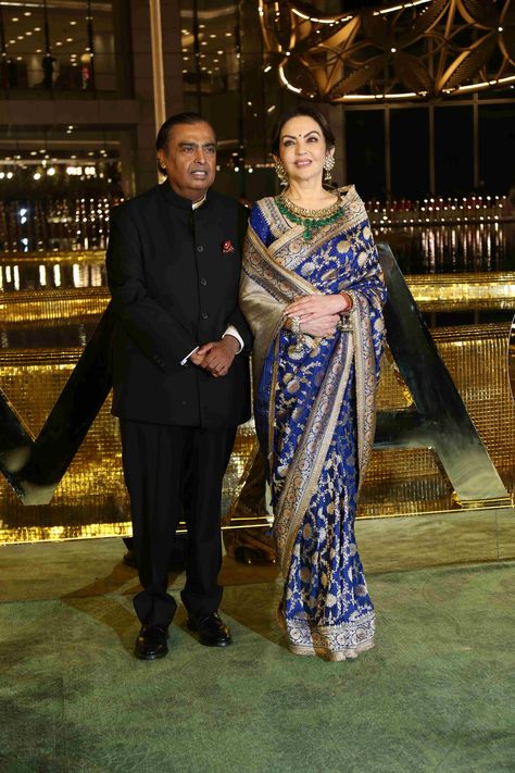 Nita Ambani Saree, Neeta Ambani, Traditional Wedding Saree, Ambani Family, Mukesh Ambani, Sabyasachi Sarees, Nita Ambani, Silver Outfits, Blue Silk Saree