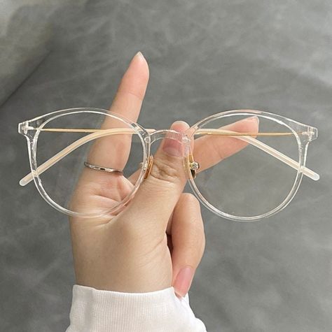 Clear Glasses Frames Women, Cute Glasses Frames, Glasses Frames Trendy, Classy Glasses, Fancy Glasses, Glasses Inspo, Glasses Inspiration, Clear Glasses Frames, Glasses Trends