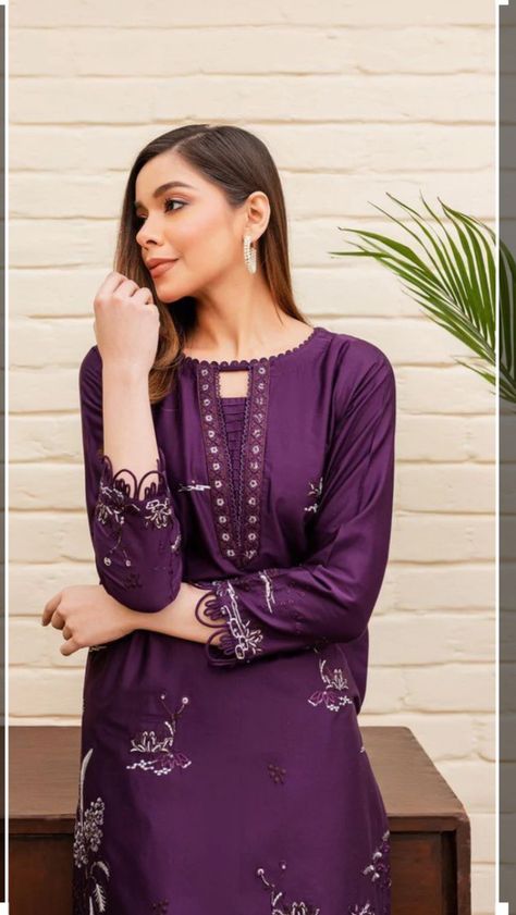 Gala Designs For Kameez, Gala Design, Kameez Designs, Neck Designs For Suits, Pakistani Dresses Casual, Pakistani Fancy Dresses, Kurta Neck Design, Dress Neck Designs, Dress Design Patterns