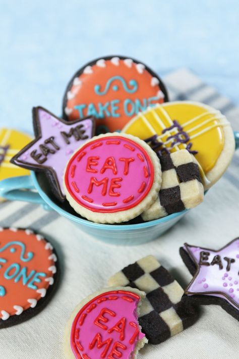 Alice in Wonderland 'Eat Me' Cookies Holiday Confections, Eat Me Cookies, Alice In Wonderland Eat Me, Alice In Wonderland Food, Wonderland Food, Fiction Food, Jul Kaka, Nerdy Nummies, Disney Foods