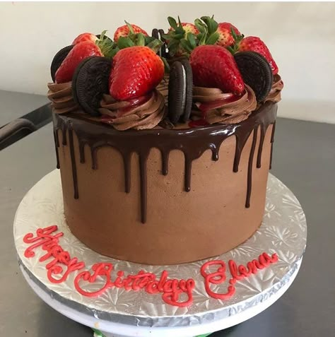 Strawberry Drip Cake, Cake Frosting Designs, Graduation Cake Designs, Dessert Book, Cake With Strawberries, Fresh Fruit Cake, Baby First Birthday Cake, Chocolate Cake Designs, Chocolate Strawberry Cake