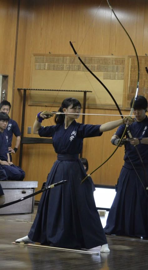 Kendo Martial Arts, Archery Japan, Kyudo Archery, Archery Aesthetic, Female Martial Artists, Japanese Warrior, Ju Jitsu, Martial Arts Styles, Martial Arts Workout