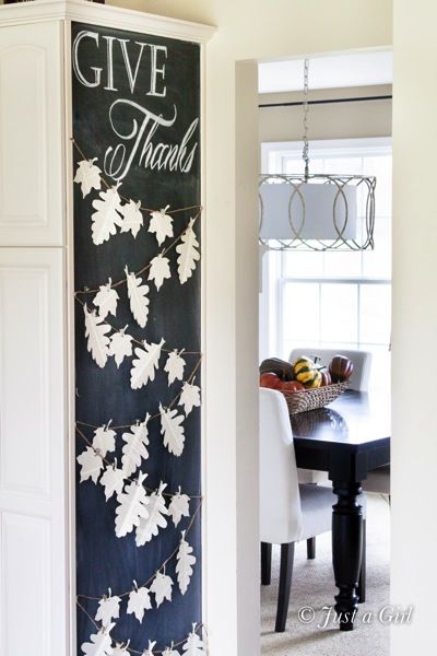 Thankful Leaves, November Party, Thanksgiving Garland, Gratitude Board, Thanksgiving Leaves, Easy Thanksgiving Crafts, Thankful Tree, Book Displays, Class Decor