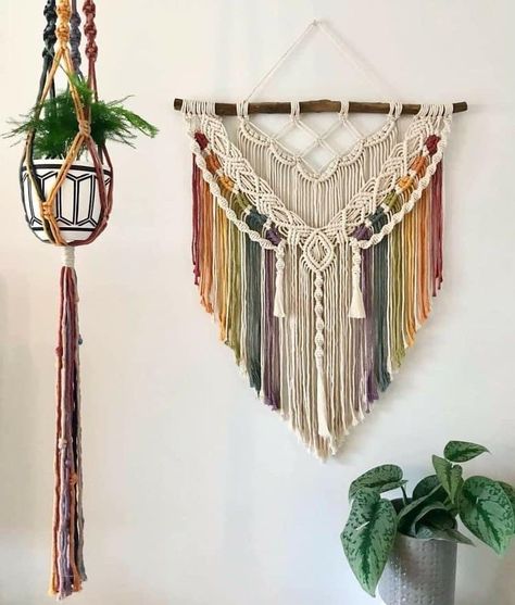 Macrame Colorful, Come Intrecciare, Dream Catcher Macrame, Pola Macrame, Macrame Wall Hanging Tutorial, Tutorial Macramé, Macrame Wall Hanger, Macrame Plant Hanger Patterns, Macrame Knots Tutorial