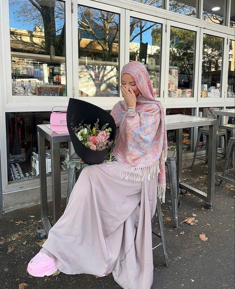 Pink Pashmina, Hijab Ideas, Stile Hijab, Hijabi Fits, Hijabi Outfit, Mode Turban, Modesty Outfits, Modest Summer Outfits, Hijabi Fashion Casual