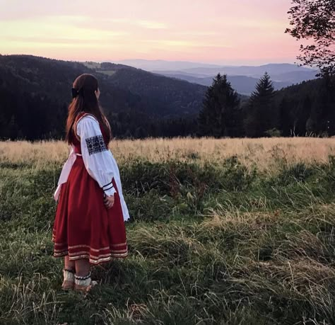 Polish Culture Aesthetic, Polish Girl Aesthetic, Traditional Polish Clothing, Polish Traditional Clothing, Poland Clothes, Polish Core, Polish Dress, Poland Girls, Polish Folklore