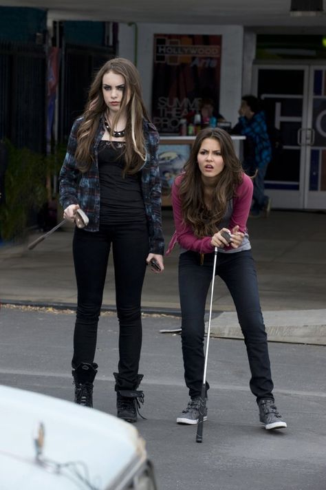 Still of Victoria Justice and Elizabeth Gillies in Victorious Jade West Outfits, Jade West Style, Jade Victorious, Jade And Beck, Victorious Nickelodeon, Jade West Victorious, Freddie Benson, Liz Gilles, Victorious Cast