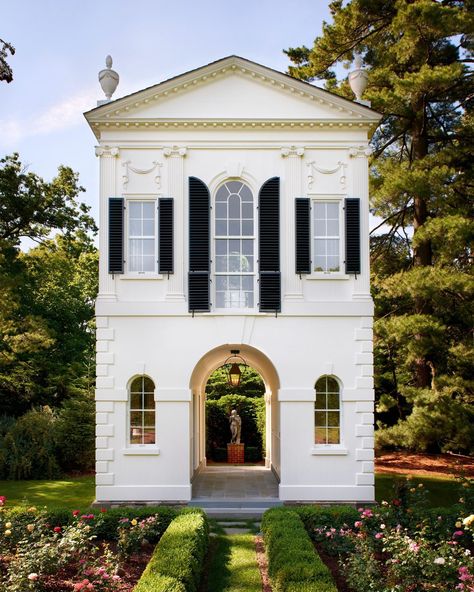 It's time to bring back the garden folly. These whimsical garden buildings of historic European landscapes symbolized wealth and worldliness. Though, they didn't have much purpose. Today, garden follies mix function with the beauty and grandeur of their historic counterparts. At the link in our bio, architectural marvels that mix modern utility with the lost art of leisure. — Photo 1: Design by Richard Shapiro (@richardshapirostudiolo) Photography by Johansen Krause Photo 2: Design by Phi... French Country Decorating Bedroom, New Classical Architecture, Summer House Garden, French Country Bedrooms, Top Architects, Contemporary Garden, Classical Architecture, Small Houses, Elegant Homes