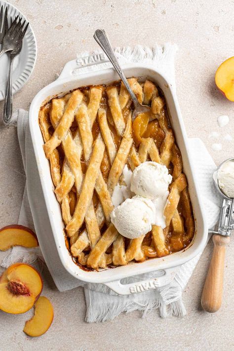 Southern Peach Cobbler (How to Make Peach Cobbler) - This is the perfect old fashioned recipe made with sweet spiced peaches and homemade butter pie crust. Fresh Peach Cobbler With Pie Crust, Peach Cobbler With Pie Crust, Canned Peach Pie, Cobbler With Pie Crust, Using Canned Peaches, Old Fashioned Peach Cobbler, Peach Pie Recipe, Best Peach Cobbler, Homemade Peach Cobbler