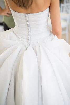 How To Bustle A Wedding Dress, Bustle A Wedding Dress, Wedding Bustle, Wedding Dress Train Bustle, Wedding Gown Bustle, Gaun Tulle, Robe Diy, Dress Bustle, Making A Wedding Dress