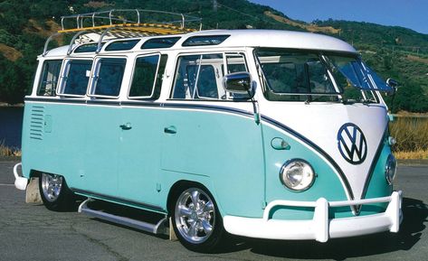 Foto vía: Pinterest. Combi Hippie, Vw Minibus, Vintage Volkswagen Bus, Bus Engine, Volkswagen Minibus, Volkswagen Beetles, Vw California, Volkswagen Vans, T1 Bus