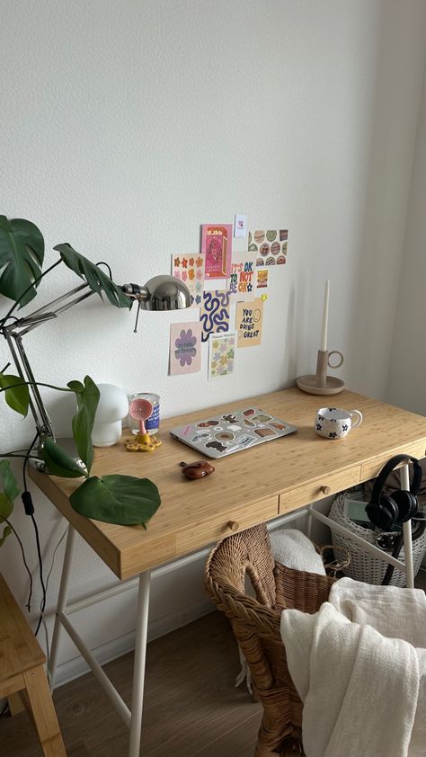 Study Desk Ideas Aesthetic, Work Space In Bedroom, Bedroom Desk Aesthetic, Wfh Aesthetic, Small Office Room, Student Room, Welcome To My House, Room Goals, Future Apartment