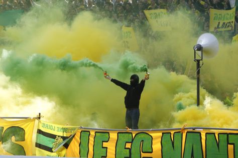 Football Ultras, Fc Nantes, Ultras Football, Image Nature, Design Graphique, Toulouse, Football Club, Google Images, Derby