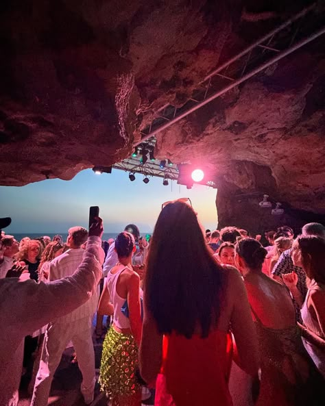 Clubbing in menorca cove mallorca partying in ibiza spain cova de xoroi summer house music edm Spain Party Aesthetic, Mallorca Nightlife, Nights Out, Clubbing Ibiza, House Music Party, Spain Life, Party In Ibiza, Spain Party, Took A Pill In Ibiza