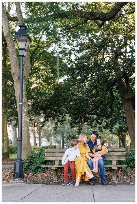 Family sitting on a park bench in Forsyth Park in Savannah, Georgia. Family photos in downtown Savannah Georgia. Photographed by Kristen M. Brown, Samba to the Sea Photography.    #savannah #savannahgeorgia #familyphotography Park Bench Family Photo, Family Poses Sitting On Bench, Sitting Down Photography, Savannah Family Photos, Family Photos Sitting On Bench, Fall Family Photos In The City, Family Photo Poses On Bench, Family On Bench Photo, Forsyth Park Savannah Photography