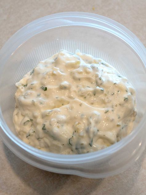 Quick and Easy Traditional Tartar Sauce Easy Tartar Sauce, Tartar Sauce Recipe, Tartare Sauce, Homemade Tartar Sauce, Sandwich Spread, Tartar Sauce, Sweet Pickles, Gordon Ramsay, Jamie Oliver