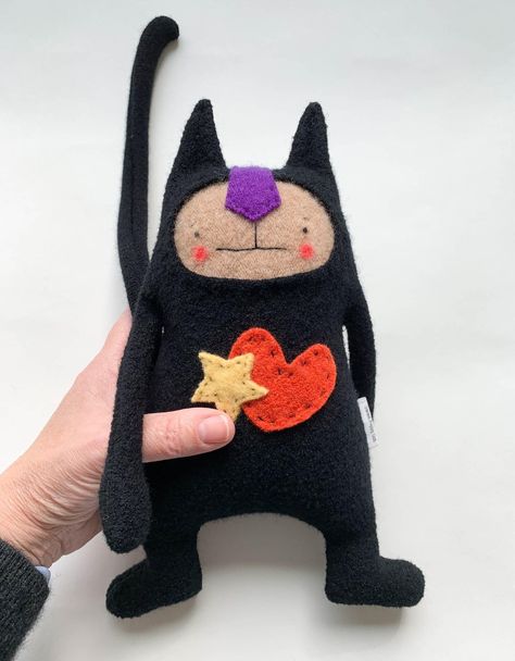 Funky Stuffed Animals, Hand Sewn Stuffies, Diy Cat Plush, Hand Sewn Plush, Hand Sewn Plushies, Hand Sewn Stuffed Animals, Felt Plushies Pattern, Sewn Plushies, Sewn Stuffed Animals