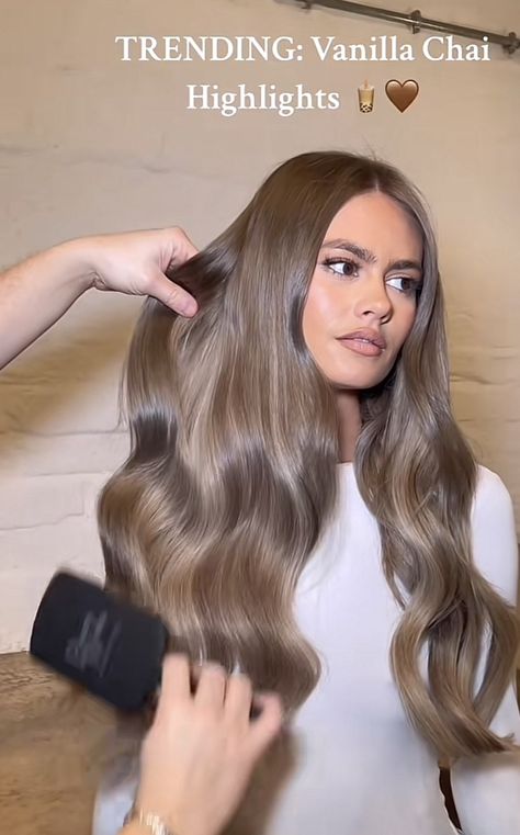 Pretty Hair Brunette, Chocolate And Vanilla Hair Color, Beige And Brown Hair, Hair For Events Parties, Chai Tea Hair Color, Very Light Ash Brown Hair, Brown Hair With Root Smudge, Biscoff Hair Colour, Light Brown With Babylights