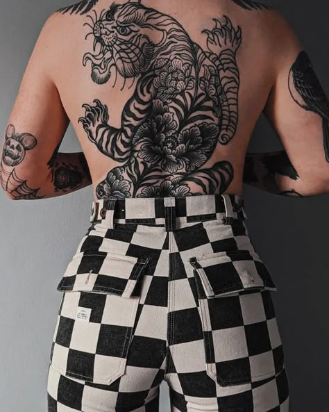 Traditional Back Tattoo, Aesthetic Tattoo Ideas, Beach Breakfast, 15 Aesthetic, Nature Nails, Backpiece Tattoo, Painting Hair, Quotes Workout, Usa Tattoo