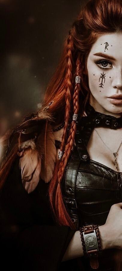 Red Headed Viking Woman, Warrior Woman Photoshoot, Warrior Women Costumes, Redhead Viking Women, Viking Box Braids, Female Viking Photoshoot, Viking Women Aesthetic, Warrior Photoshoot Women, Vikings Aesthetic Woman