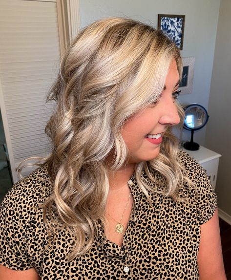 Curl Curtain Bangs, Curling Iron Short Hair, Curling Iron Curls, Curling Iron Tutorial, Curls For Medium Length Hair, Easy Curly Hair, Waves With Curling Iron, Iron Curls, Curled Hairstyles For Medium Hair