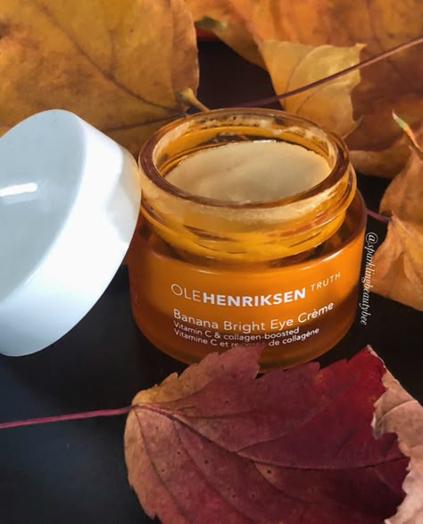 Fall Beauty Aesthetic, Autumn Cosmetics Photography, Fall Skincare Photography, Autumn Skincare Aesthetic, Thanksgiving Skincare Posts, Fall Product Shoot, Fall Product Photoshoot, Fall Skincare Aesthetic, Autumn Product Photography