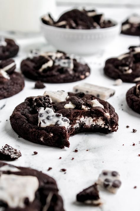 Cookies & Cream Cookies - My Messy Kitchen Soft Chocolate Cookie, Breakfast Cupcakes, Cream Candy, Messy Kitchen, Cream Cookies, Cookies N Cream Cookies, Sweet Snacks Recipes, Chewy Cookie, Cookies Ingredients