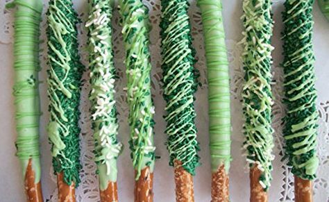 Irish Theme Party, Chocolate Pretzel Rods, Cooking With Toddlers, Covered Pretzel Rods, Irish Theme, Chocolate Covered Pretzel Rods, St Patricks Day Food, Baby Shower Treats, Covered Pretzels